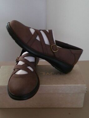 EASY STREET NWT Comfort Wave Buckle Strap Brown Loafer 9.5 M